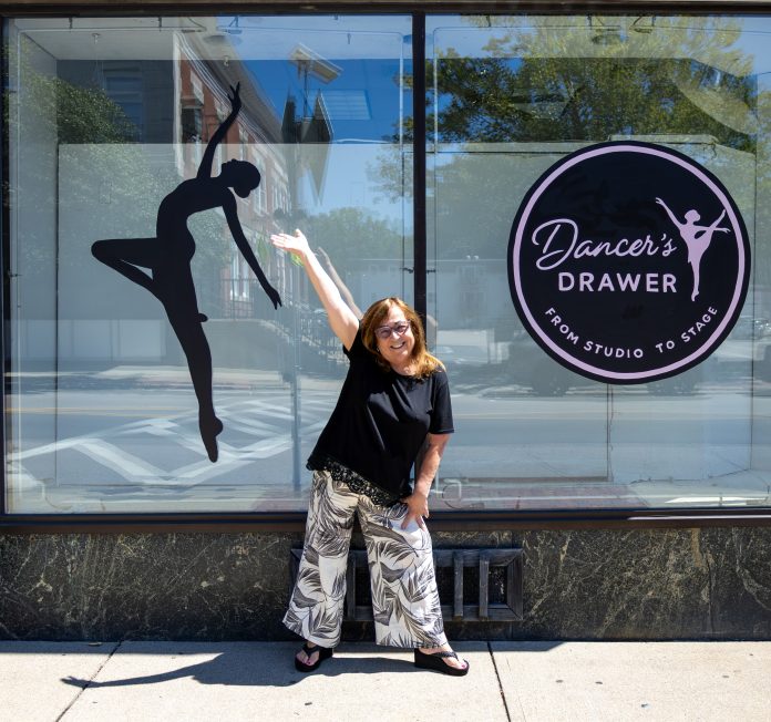 phoNAdancersdrawer01_082125