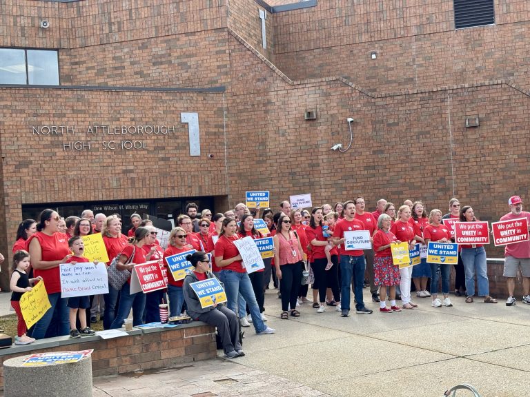 Teachers hold rally as contract negotiations continue