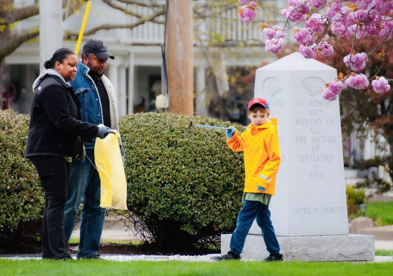 Rain or shine, hundreds step up for annual Great American Cleanup